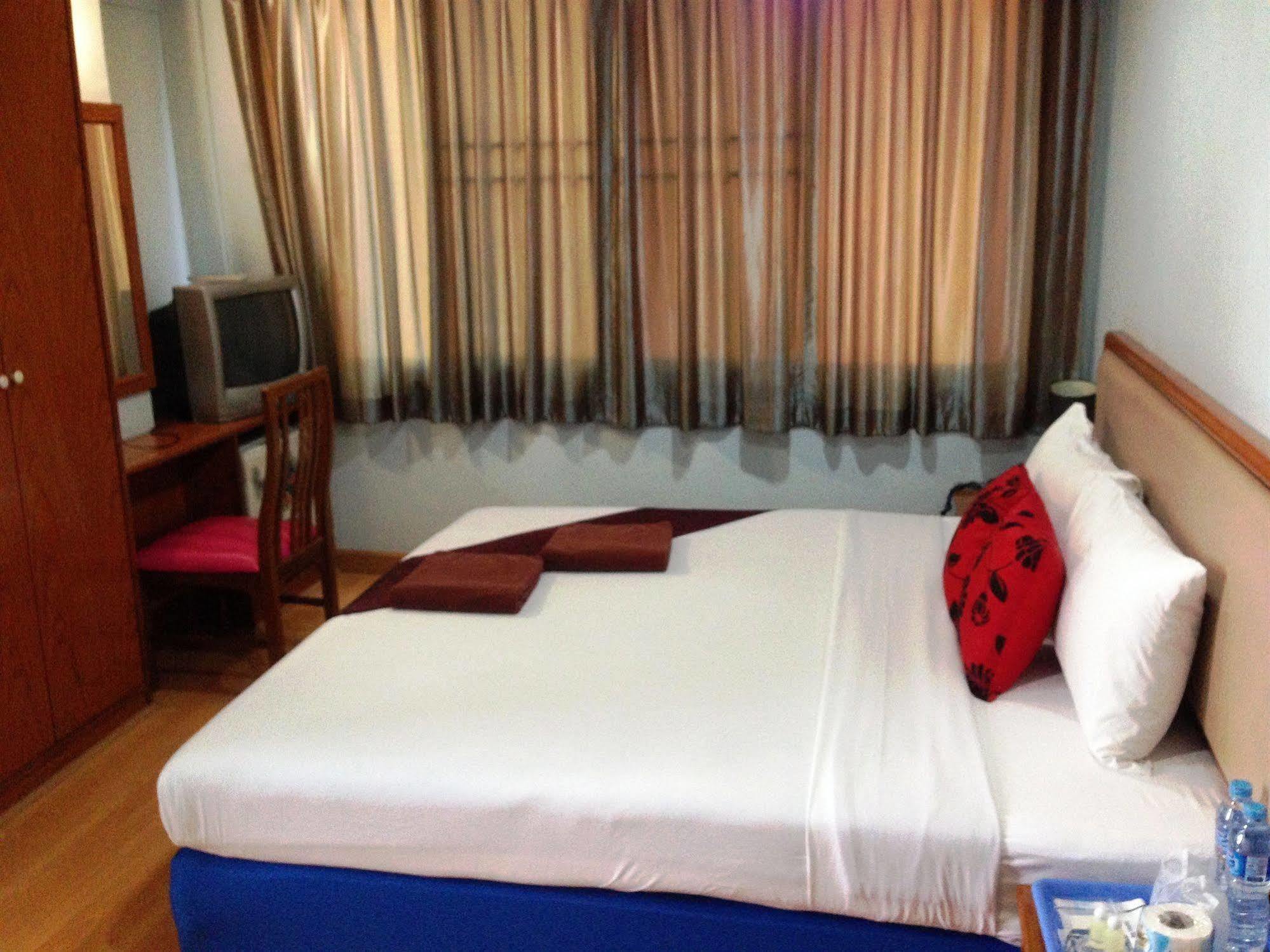 Siam Star Hotel Bangkok Exterior foto